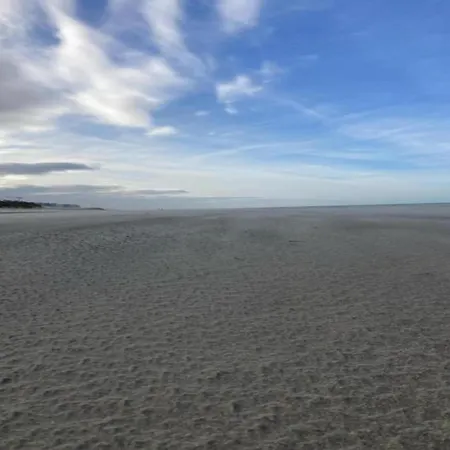 On Zeedijk With Stunning Sea Views *