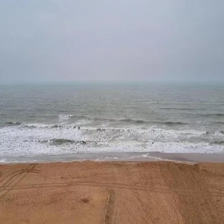 아파트 On Zeedijk With Stunning Sea Views